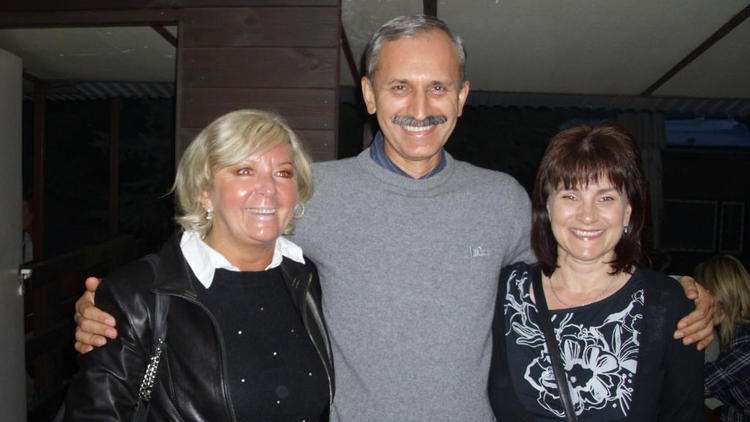 Wiesiu Samitowski w obj�ciach "S�owianek". Spotkanie w "In Cognito".