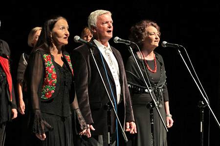 "Djelem" w wykonaniu tercetu na koncercie "Prasowianek" w Olkuszu.