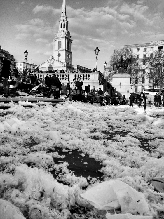 a potem nad pobojowiskiem zaleg�a wielka cisza