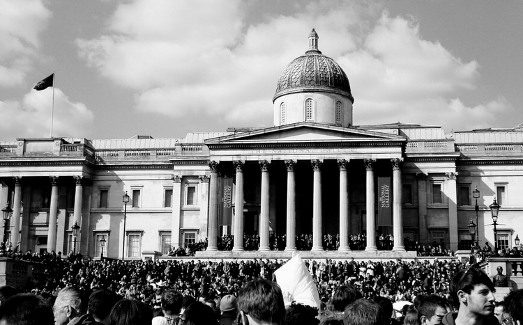 wywiad uprzedza� o mo�liwo�ci wielkiej bitwy na Trafalgar Sq. 6.04.13. Wiec poparcia zgromadzi� t�umy