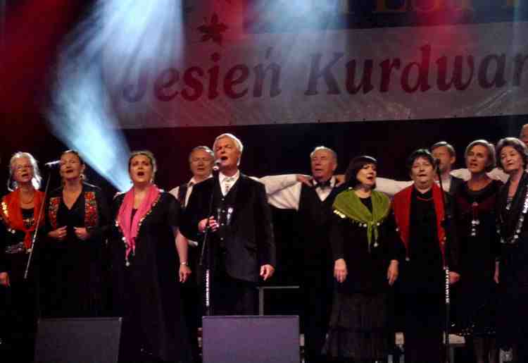 Jesie� Kurdwan�w 2013 - Festyn. Wyst�p Pras�owianek.