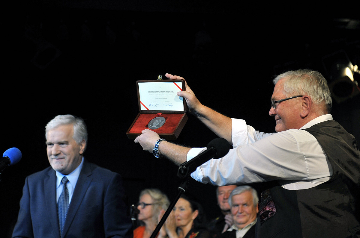 Koncert jubileuszowy "Prasłowianek" w Arce: Wyróżnienie dla Krzysia Koncert jubileuszowy "Prasłowianek" w Arce: Wyróżnienie dla Krzysia