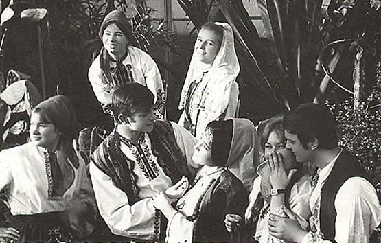 "Słowianki" - sesja zdjęciowa w ogrodzie botanicznym - 1968 r. "Słowianki" - sesja zdjęciowa w ogrodzie botanicznym - 1968 r.