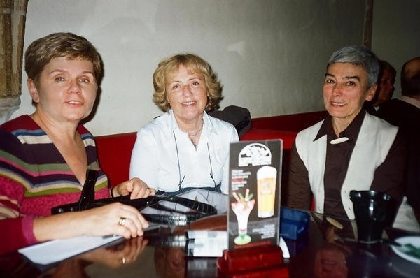 Klub "Pod Jaszczurami" - od lewej: Ewa Rachwał (Głowacz), Nina Kozłowska (Wikłacz), Ola Mazukiewicz (Rozmus). Klub "Pod Jaszczurami" - od lewej: Ewa Rachwał (Głowacz), Nina Kozłowska (Wikłacz), Ola Mazukiewicz (Rozmus).