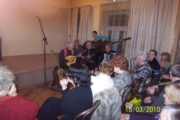 Przed koncertem "Pras�owianek" w Domu Kultury "Podg�rze". Fot. B.Cz.
